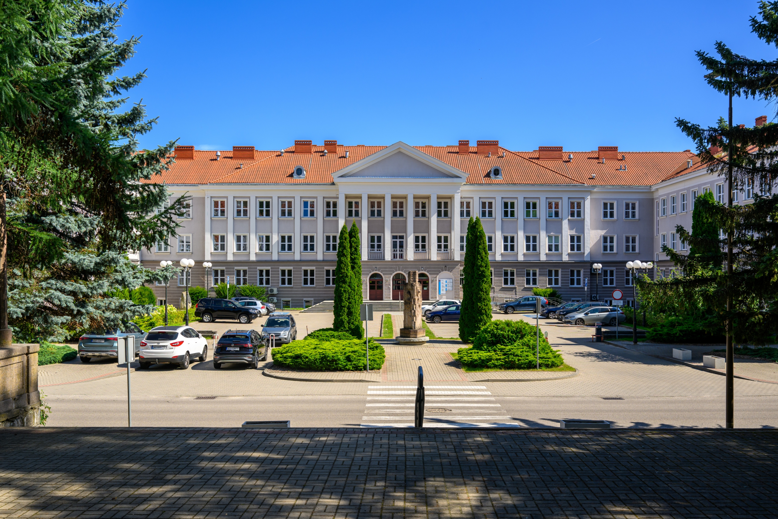 Gmach przy ul. Oczapowskiego 5 Budynek przy ul. Oczapowskiego 5 w zimowej scenerii